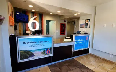 Photo 3 - Motel 6 Palmdale, CA