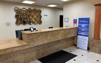Photo 3 - SureStay Plus Hotel by Best Western Mesquite