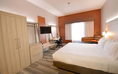 Photo 4 - Holiday Inn Express Toledo-Oregon by IHG