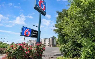 Photo 2 - Motel 6 York, PA - North