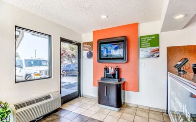 Photo 4 - Motel 6 Stockton, CA - Charter Way West