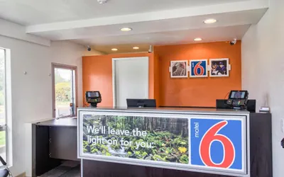 Photo 5 - Motel 6 Everett, WA - South