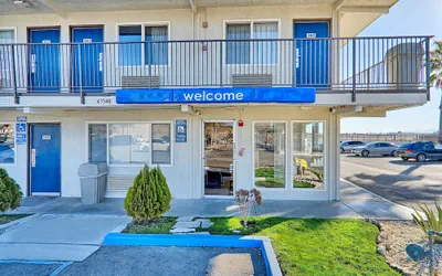 Photo 2 - Motel 6 Lancaster, CA