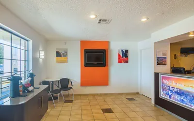 Photo 4 - Motel 6 Lawton, OK