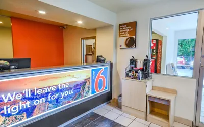 Photo 4 - Motel 6 Huntsville, TX