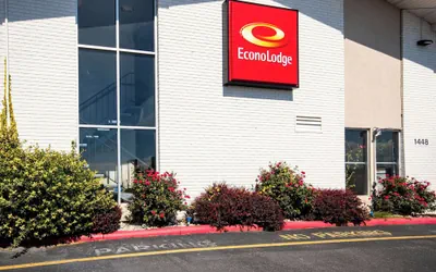 Photo 2 - Econo Lodge
