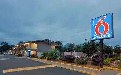 Photo 2 - Motel 6 Columbus, GA