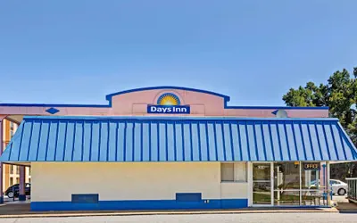 Photo 2 - Days Inn by Wyndham Elizabeth City