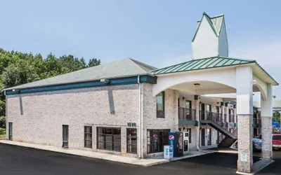 Photo 5 - Brentwood Inn & Suites