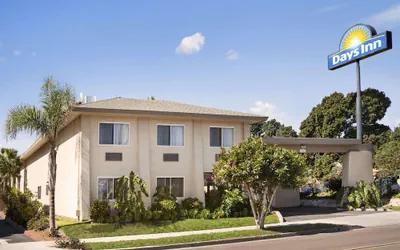 Photo 2 - Days Inn by Wyndham Oceanside
