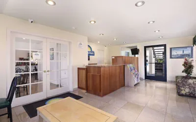 Photo 3 - Days Inn by Wyndham Oceanside