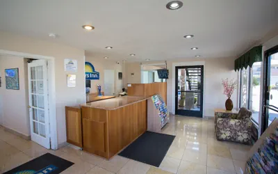 Photo 4 - Days Inn by Wyndham Oceanside