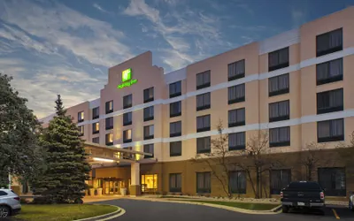 Photo 2 - Holiday Inn & Suites Bolingbrook by IHG