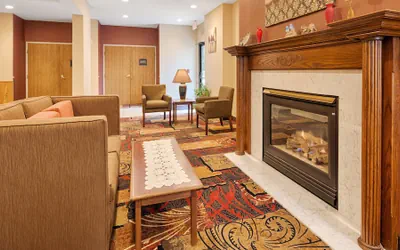 Photo 3 - Best Western Plaza Hotel Saugatuck