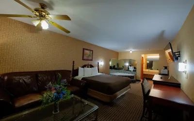 Photo 3 - Brentwood Inn & Suites