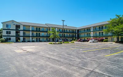 HomeTowne Studios by Red Roof Chicago - Waukegan