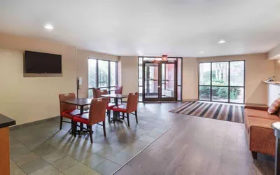 Photo 4 - Extended Stay America Select Suites - Raleigh - Cary - Regency Parkway S