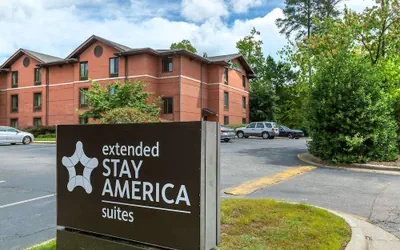 Photo 2 - Extended Stay America Select Suites - Raleigh - Cary - Regency Parkway S