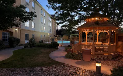 Photo 2 - La Quinta Inn & Suites by Wyndham Pueblo