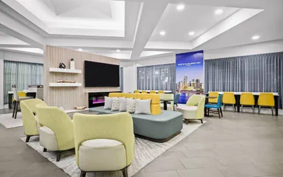 Photo 5 - La Quinta Inn & Suites by Wyndham Miami Airport West