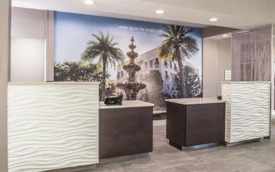 Photo 4 - La Quinta Inn & Suites by Wyndham Orlando Lake Mary