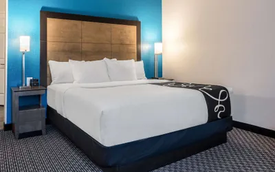 Photo 2 - La Quinta Inn & Suites by Wyndham Orlando Lake Mary