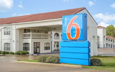 Photo 2 - Motel 6 Canton, TX