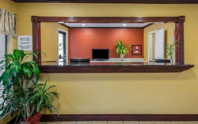 Photo 3 - Econo Lodge Defuniak Springs I-10