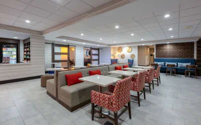 Photo 5 - Wingate by Wyndham DFW / North Irving