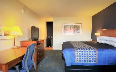 Photo 3 - Economy 7 Inn