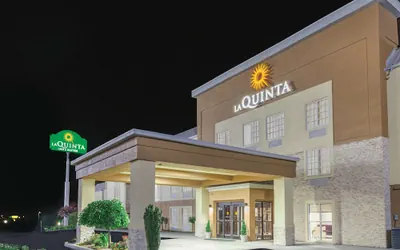 Photo 2 - La Quinta Inn & Suites by Wyndham Knoxville North I-75