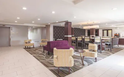 Photo 3 - La Quinta Inn & Suites by Wyndham Knoxville North I-75