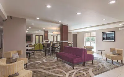 Photo 4 - La Quinta Inn & Suites by Wyndham Knoxville North I-75