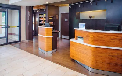 Photo 2 - Courtyard by Marriott Richmond Airport