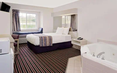 Photo 5 - Park Inn by Radisson, Madison East