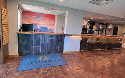 Photo 4 - La Quinta Inn & Suites by Wyndham Tempe University / Phoenix