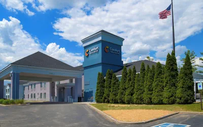 Photo 2 - Comfort Inn & Suites NW Milwaukee