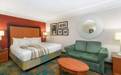 Photo 2 - La Quinta Inn & Suites by Wyndham Denver Southwest Lakewood