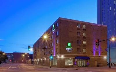 Photo 2 - Holiday Inn Express Hotel & Suites Downtown Minneapolis by IHG
