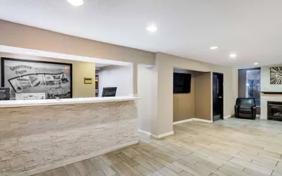 Photo 3 - Super 8 by Wyndham Indianapolis/NE/Castleton Area