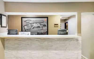 Photo 4 - Super 8 by Wyndham Indianapolis/NE/Castleton Area