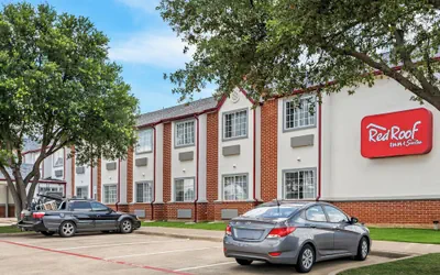 Photo 2 - Red Roof Inn & Suites Euless - DFW Airport Southwest