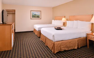 Photo 2 - Campus Inn & Suites Eugene Downtown