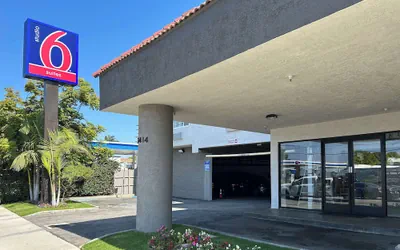 Photo 2 - Studio 6 Suites Gardena, CA