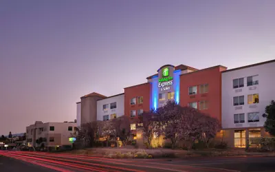 Photo 2 - Holiday Inn Express Suites Belmont by IHG