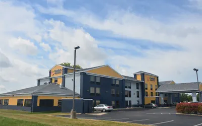Photo 2 - Comfort Inn & Suites Maumee - Toledo (I80-90)