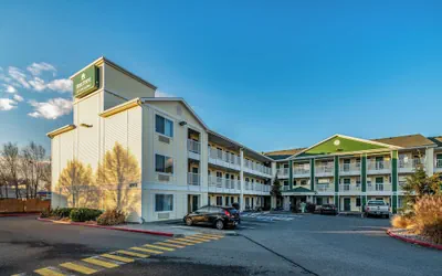 Photo 2 - HomeTowne Studios by Red Roof Spokane - Valley