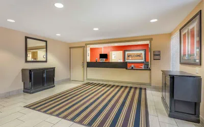 Photo 3 - Extended Stay America Suites Chicago Lombard Yorktown Center