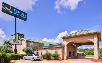 Photo 2 - Quality Inn & Suites Beaumont