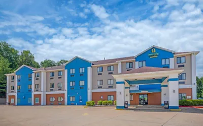 Photo 2 - Quality Inn & Suites Caseyville - St. Louis